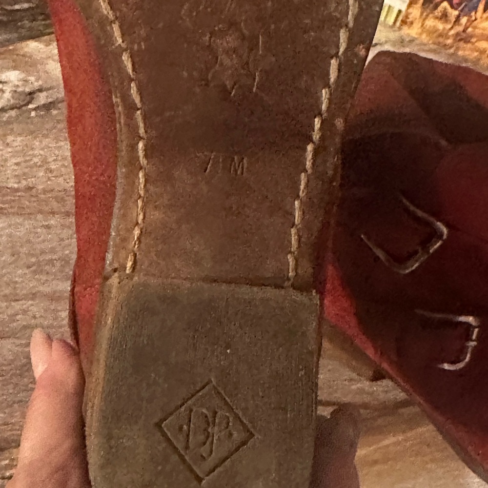 Red boots - Picture 3 of 4
